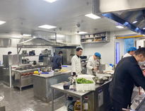 成都学校食堂厨具大香蕉啪啪设备生产厂家告诉你选择商用厨具的注意事项